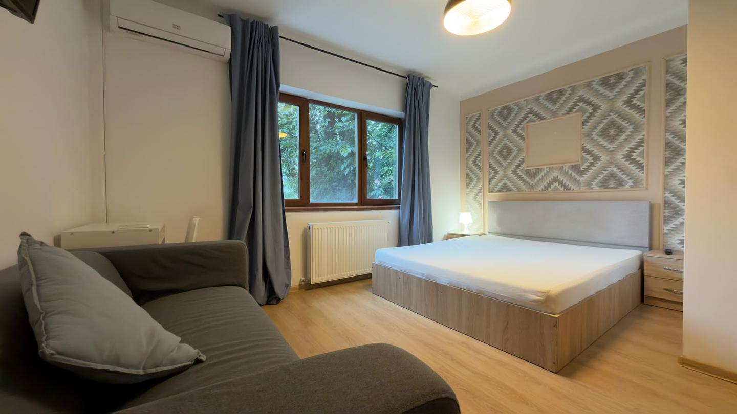  2-Bedroom Apartment  – Near Cișmigiu Park - Image 1