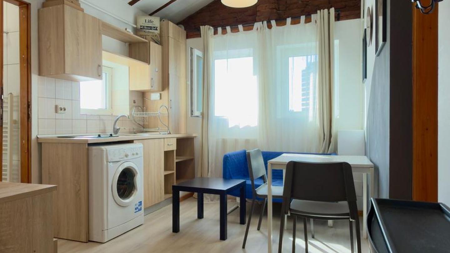 1 Bedroom Apartment Calea Victoriei - Image 1