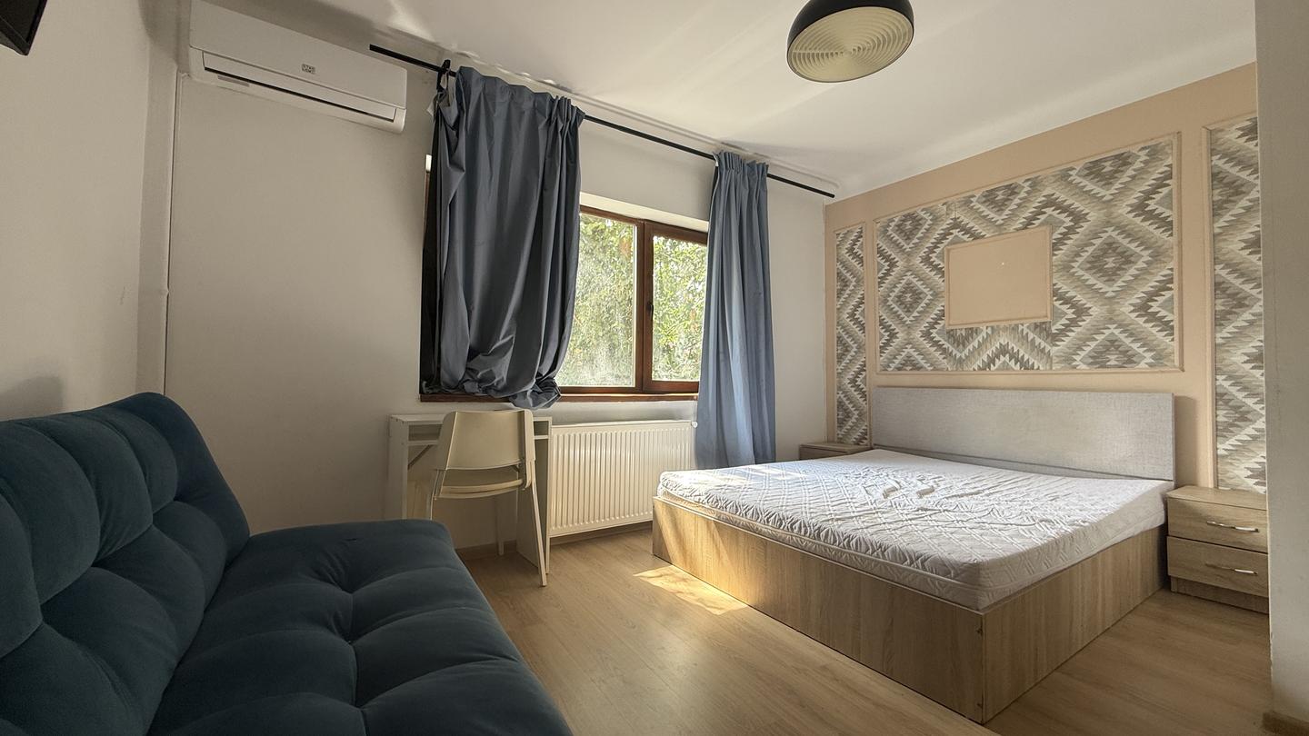  3-Bedroom Apartment  – Near Cișmigiu Park - Image 1